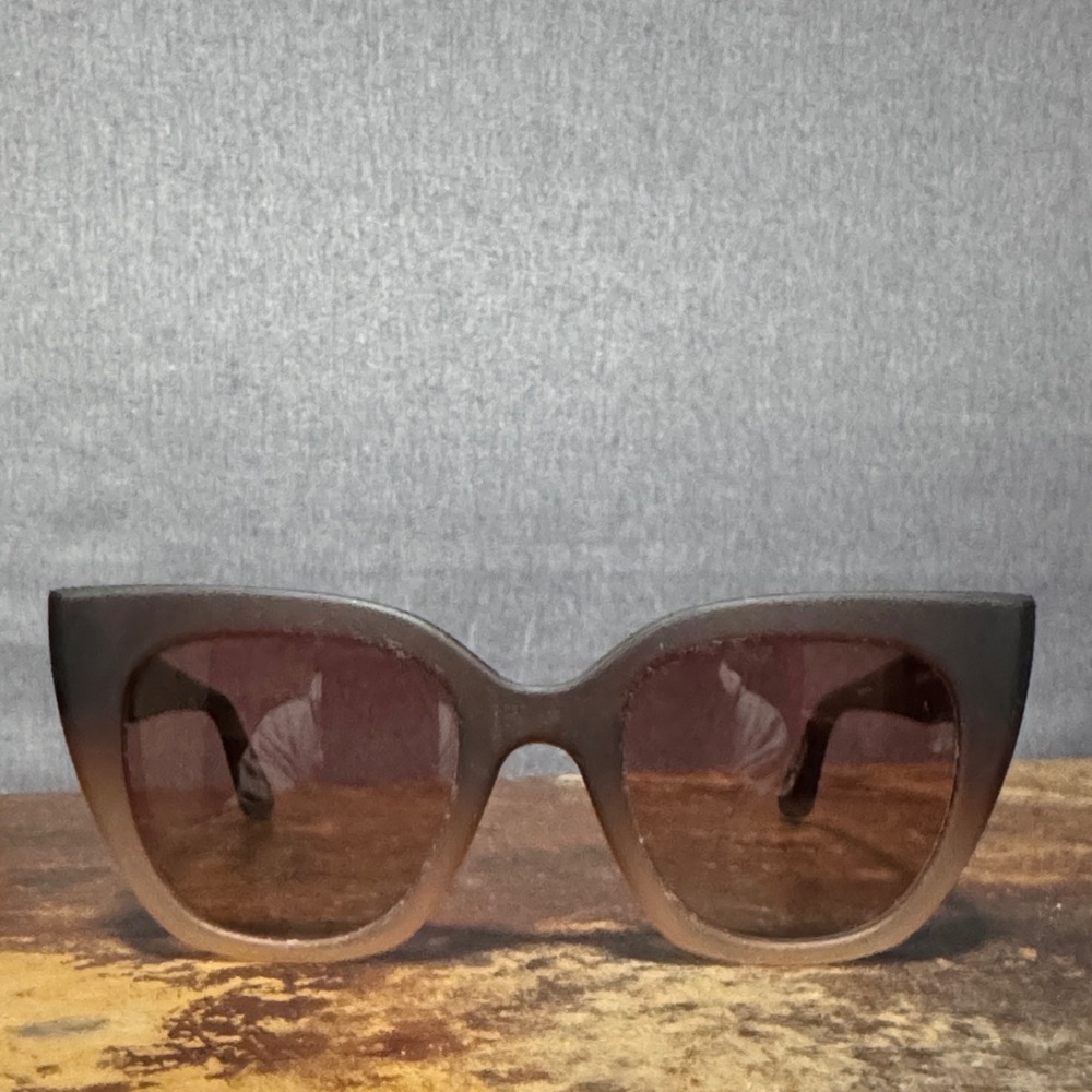 Used Tom’s travelers collection